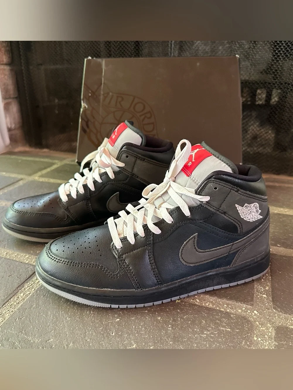 Nike Air Jordan 1 Mid SE Black White Wolf Grey size 8